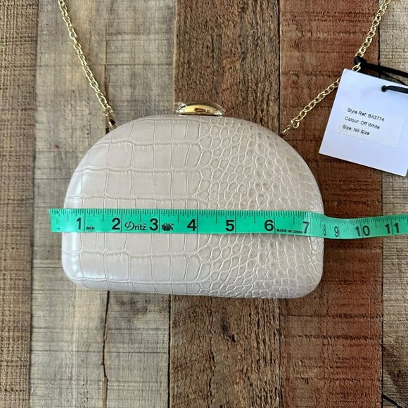 True Décadence Croc Embossed Off White Clutch With Gold Chain Strap - Picture 4 of 7
